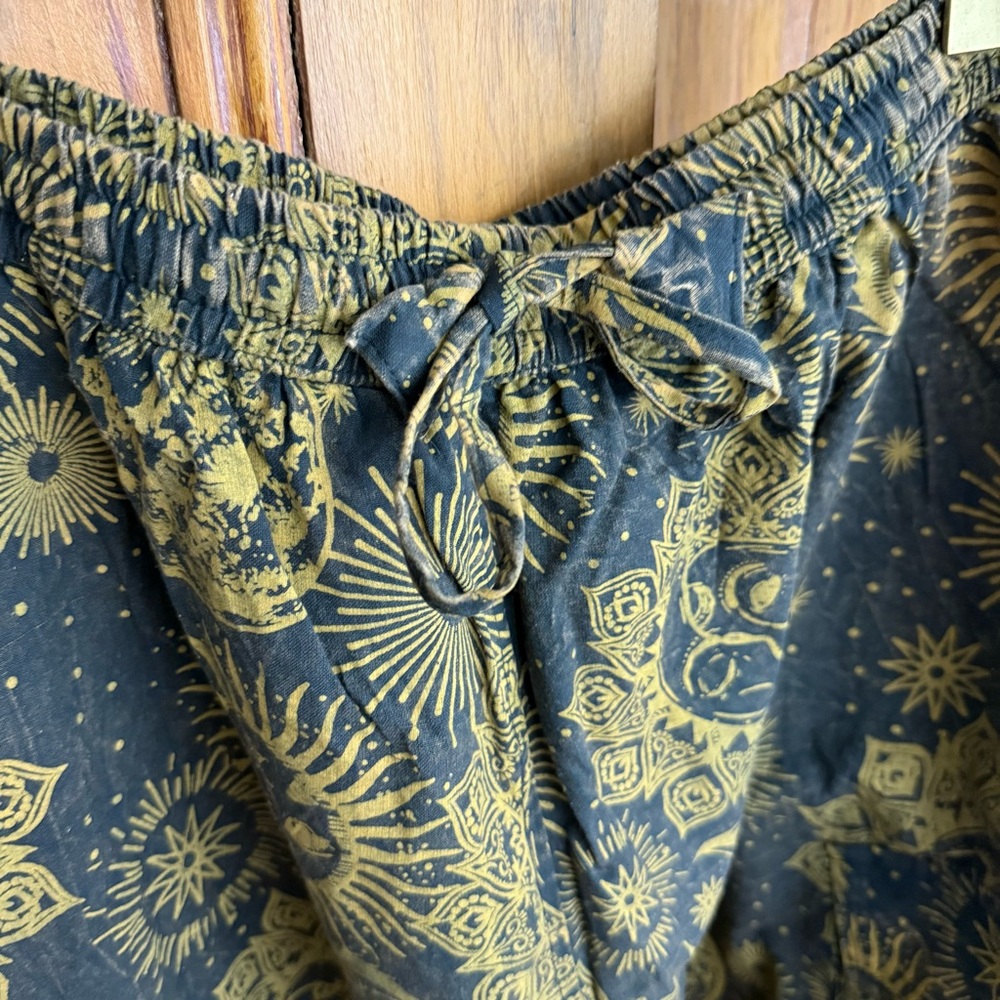 Sun & moon print cotton cargo pocket pant - Picture 3 of 8